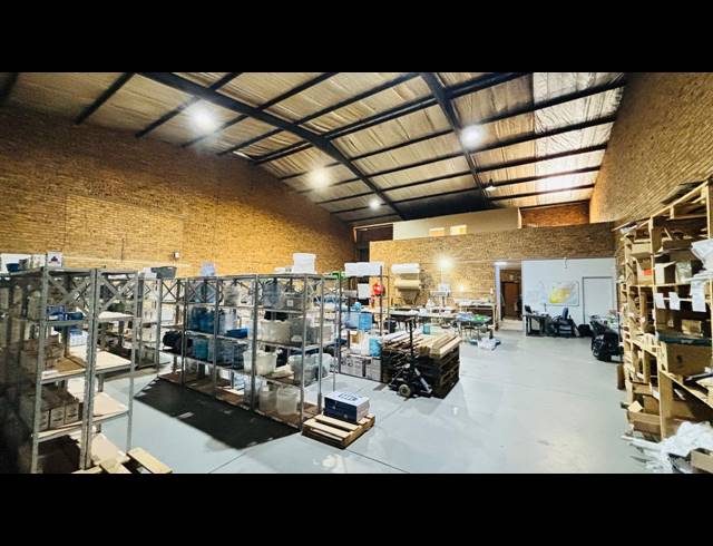 360M² WAREHOUSE TO LET IN CHAMDOR
